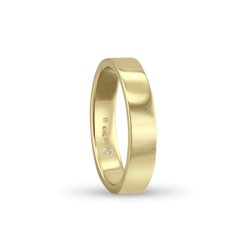 The CB Ladies Flat Court Shaped Wedding Ring Catherine Best Dev 18ct Yellow Gold 4mm